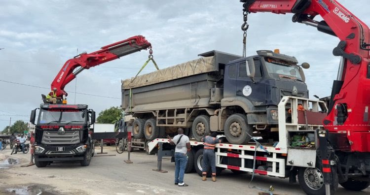 Businessman pays $4.4M to get back impounded trucks used to block gov’t clean-up
