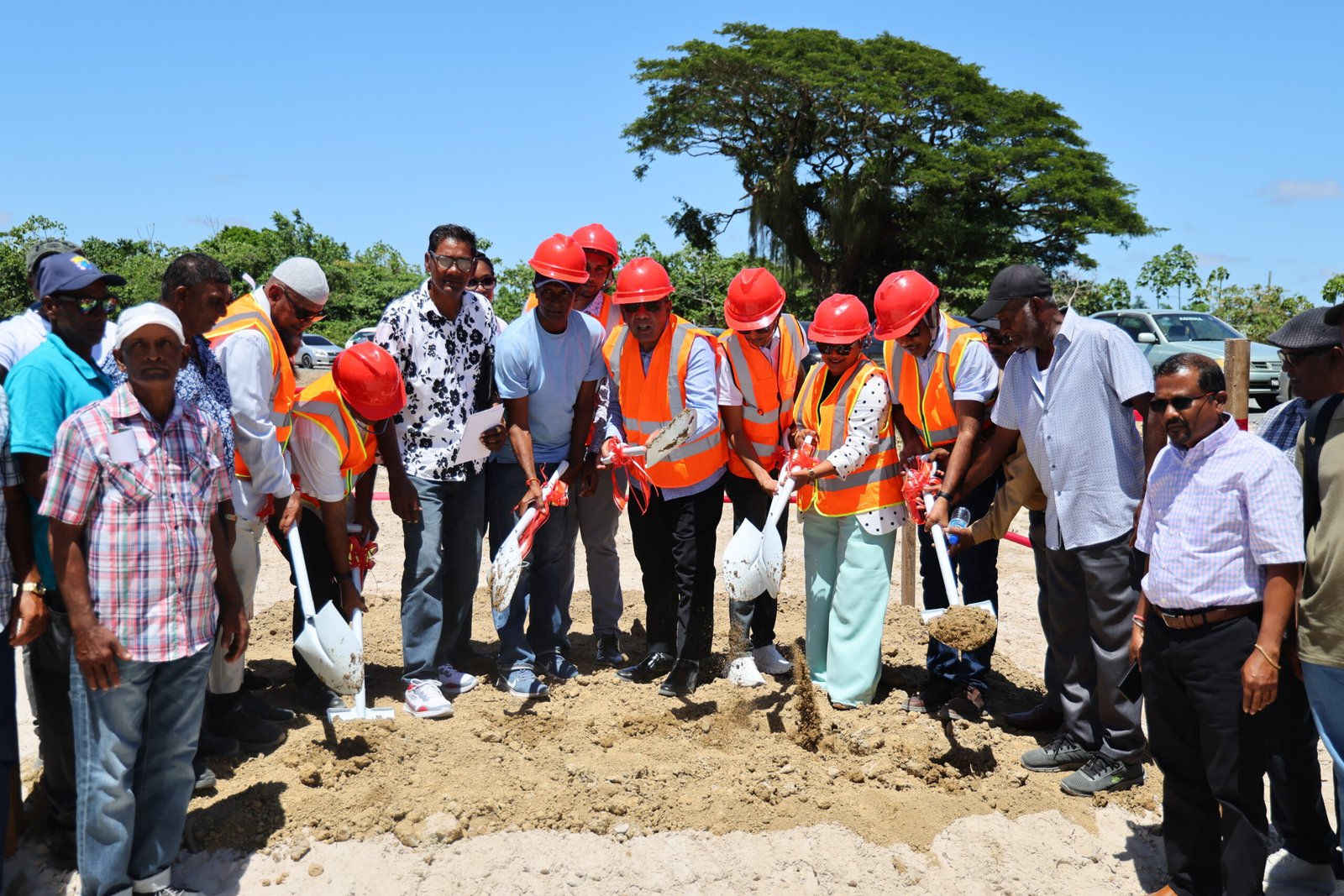 Gov’t invests $1.6 billion in modern paddy drying and storage facility at Onderneeming