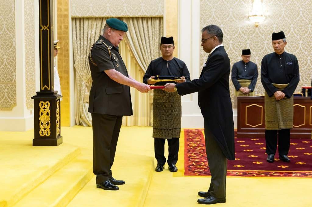 High Commissioner Seeraj presents credentials to King of Malaysia